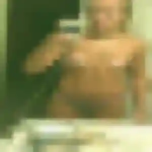 Photo de Pierrette à Fontaines-Saint-Martin (44 ans) - rencontre libertine sans inscription
