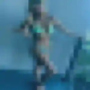 Geneve, 25 ans, connectée à Jouy-en-Josas pour une rencontre coquine