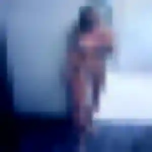 Emma, femme de 34 ans propose rencontre libertine à La Bazoge