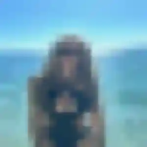 Photo de Laurence à Marines (28 ans) - rencontre libertine anonyme