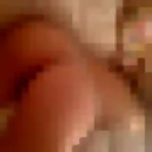 Chloe, fille de 43 ans propose rencontre libertine à Vallons-de-l'Erdre