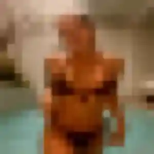 Brune, 35 ans, disponible à Vaulnaveys-le-Haut pour une rencontre coquine